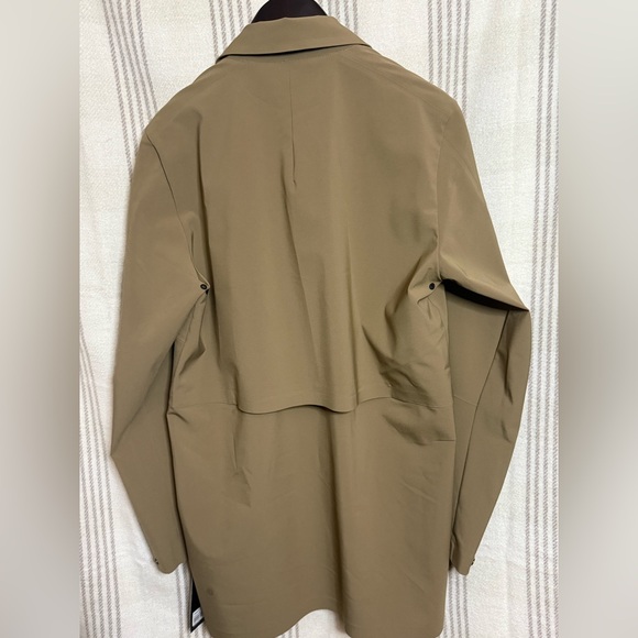 lululemon Men’s Driver’s Coat Lightweight Jacket Tan NWT Size L - Picture 3 of 10